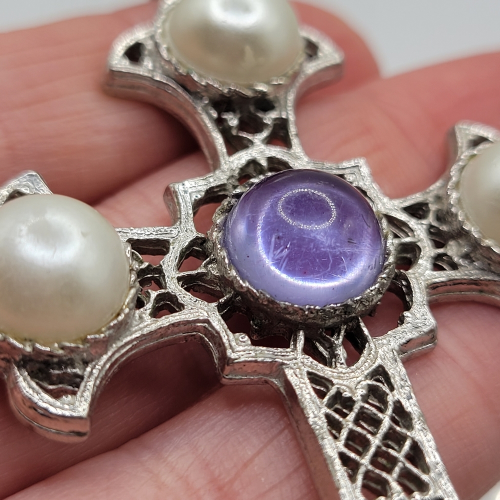 VTG Sarah Coventry Cross Pendant Necklace | Faux Pearl, Purple, Silver | SIGNED - Picture 3 of 8